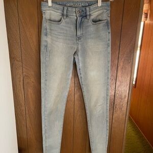 American Eagle Outfitters Women's Light Wash Super Stretch High Rise Jeans
